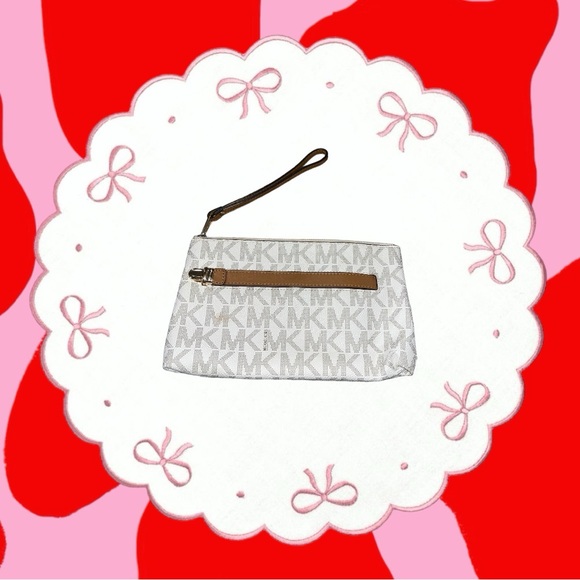 Michael Kors Handbags - michael kors wristlet purse 🤎